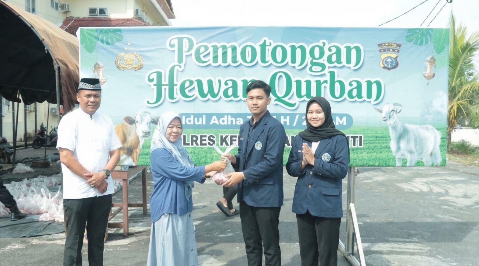 Ramadan Berbagi: UKPM Muna Hadirkan Senyuman Warga Melalui Pembagian Daging Berkah